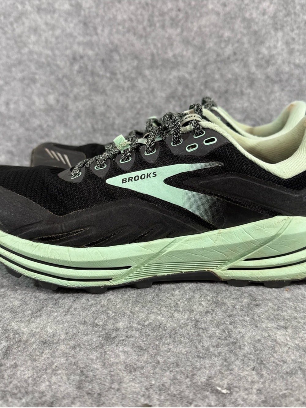 Brooks Cascadia 16 Tennis Shoes - Womens 9 - Black Green Running Walking Sneaker - Picture 7 of 12